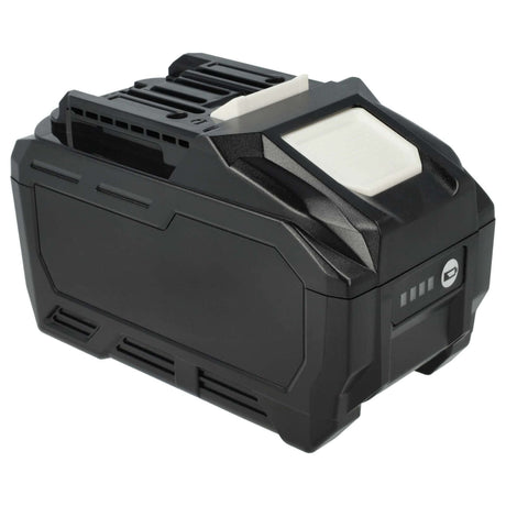 Een Makita XGT 40V Li-Ion BL4040B accu voor gereedschap, zwart met wit label en vier LED-indicatoren aan de zijkant, ligt op een witte achtergrond.