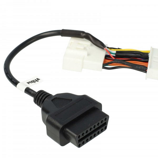 Een zwarte Adapterkabel Tesla Model 3/Y (26Pin op OBD2) met meerkleurige draden en twee witte connectoren, ontworpen voor autodiagnostiek en CAN-bus gegevenstoegang in Tesla Model 3 en Model Y.