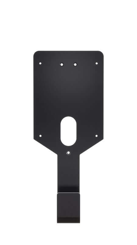 Een zwart metalen Easee Base Montageplaat met een rechthoekige plaat, meerdere schroefgaten, een centrale ovale uitsparing en een onderste haak - perfect als stevige muurbevestiging voor je laadpaal thuis.
