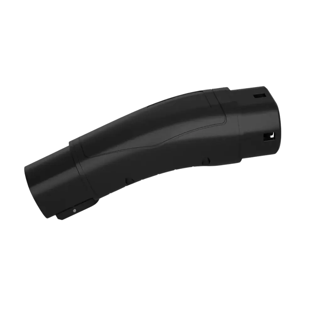 Een gestroomlijnde, zwarte, gebogen plastic adapter met een glad oppervlak en een geventileerd uiteinde, zoals de NACS naar Type 2 adapter (11kW AC belast), ontworpen als Tesla-adapter voor Europa.