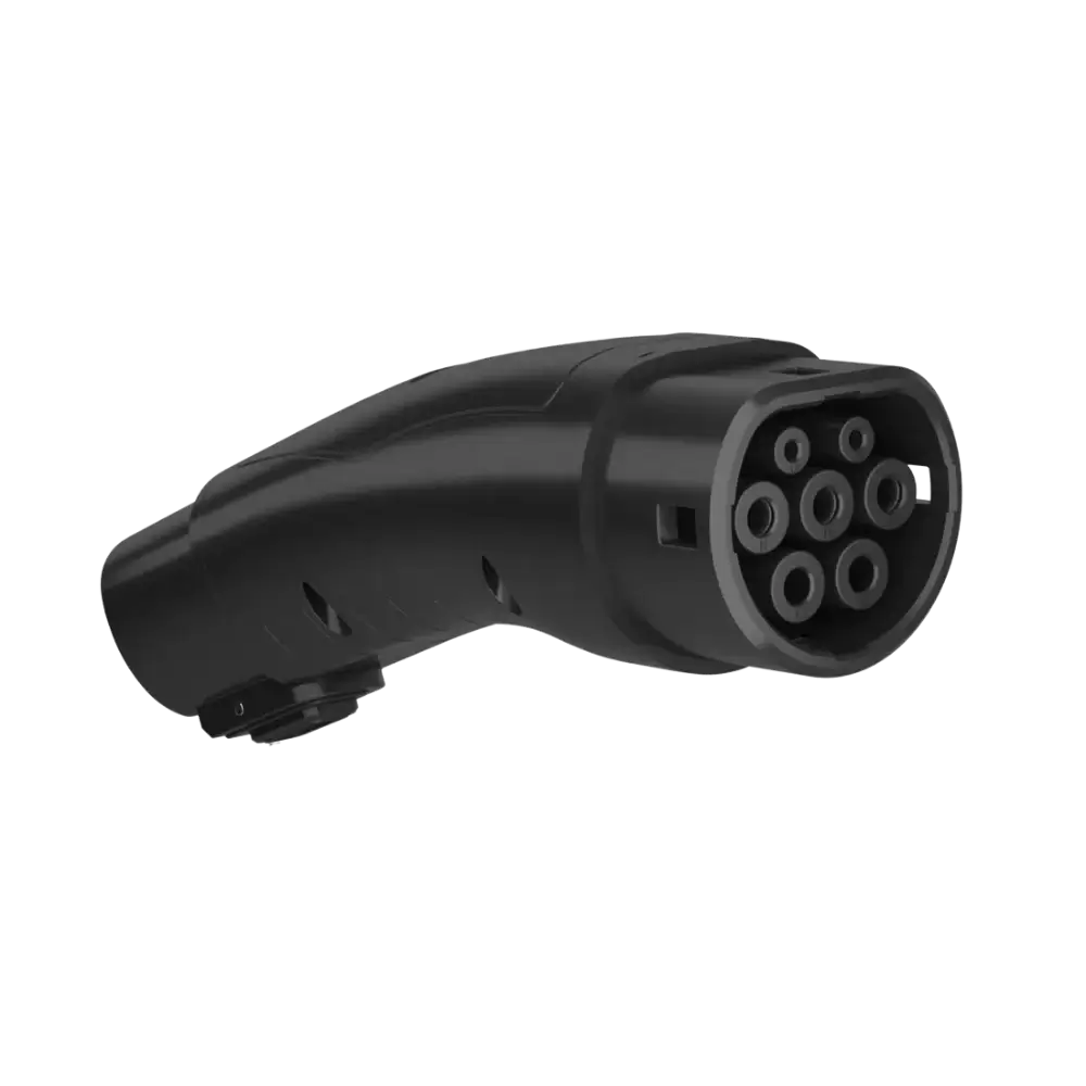 Een NACS naar Type 2 adapter voor 11kW AC laden (Tesla adapter Europa) in zwart, met zeven ronde pinnen, wordt getoond tegen een transparante achtergrond.