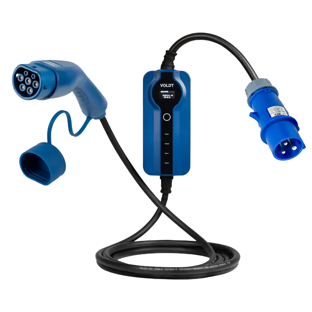 Een 🇳🇱 Type 2 CEE 32A Mobiele Laadkabel 1-fase, verstelbaar tot 7,4kW, met controlebox en industriële stekker, netjes opgerold op een witte achtergrond - Nederlands product met 3 jaar garantie.