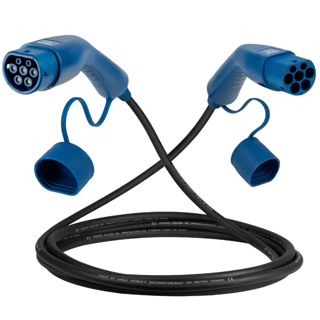 De 🇳🇱 VOLDT Type 2 Mode 3 16A 11kW Laadkabel met IP67-bescherming heeft twee blauwe connectoren met beschermkappen, bevestigd aan een opgerolde zwarte kabel. De achtergrond is transparant.