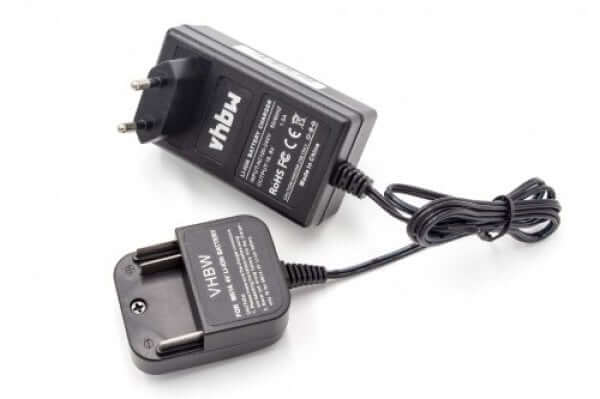 Een zwarte VHbw vervangende lader voor Makita 14,4V Li-Ion accu's (BL1415, BL1430, BL1440, BL1450, BL1460, 194065-3, 194066-1, JT6226), met tweepolige stekker en kabel, is afgebeeld op een wit vlak met het label en de certificatiesymbolen zichtbaar.