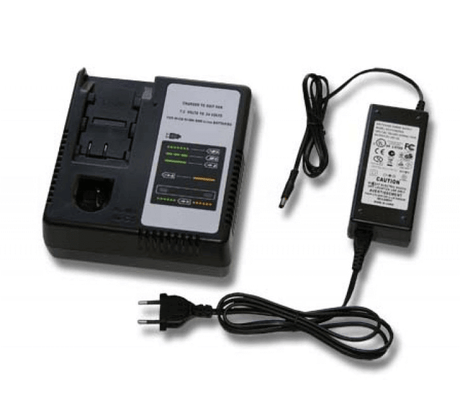 Een Universele Vervangende Acculader voor Panasonic 7.2V-24V met indicatielampjes, batterijslot en vast netnoer met tweepolige stekker ligt op een witte achtergrond; geschikt voor EY9200, EY9001, EY9108, EY9230 accu's.