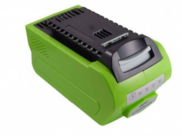 Een groene en zwarte 40V Li-Ion accu, compatibel met Greenworks 29472, 29463, 29302 batterijen - perfect als vervanging of back-up voor Greenworks grasmaaier, trimmer, bladblazer; ultra hoge capaciteit voor langdurig gebruik.