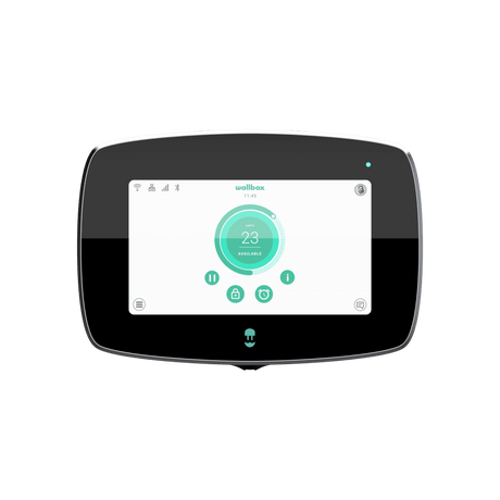 Een strak zwart touchscreen toont de Wallbox interface met een cirkelvormige afbeelding van 23 laders en bedieningselementen, met de Wallbox Commander 2: de laadpaal voor elke EV met type 2 aansluiting, tegen een zwarte achtergrond.
