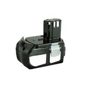 Een zwarte Hitachi 18V Li-Ion accu, ideaal als vervangende accu voor je elektrische gereedschap. Compatibel met de modellen BCL1830, BSL1830, BSL1850, EBM1830, BCL1815, 326240 en 327731. Rechthoekige vorm met bovenaansluiting en zilveren vergrendeling aan de zijkant.