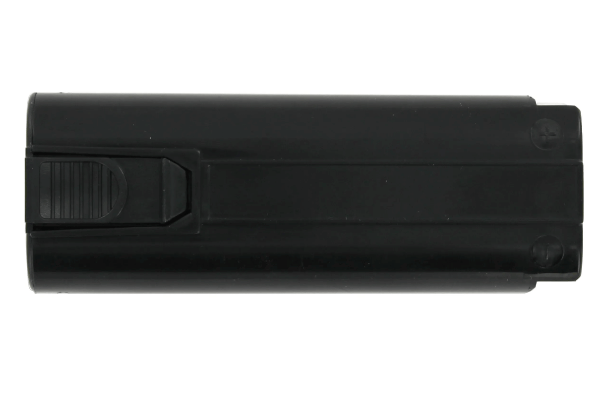 Een zwarte rechthoekige Accu voor Paslode Gereedschap 6V Ni-MH 3300mAh vervangingsbatterij is getoond op een witte achtergrond. Compatibel met 404717, 20543 en geschikt voor Paslode IM250, IM350 spijkerpistool.