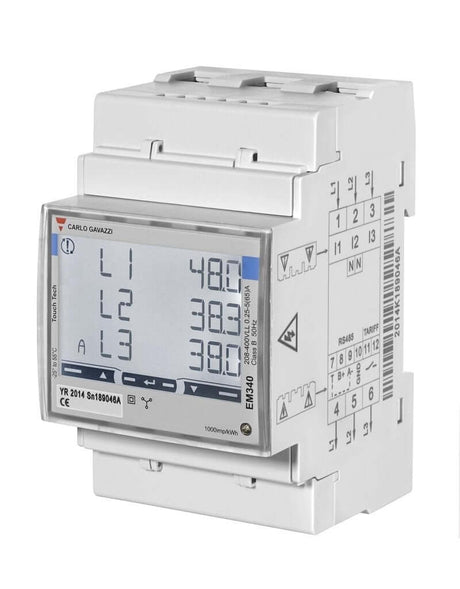 Wallbox Power Boost Meter (3PH tot 65A) met display toont L1, L2 en L3 spanningswaarden; ondersteunt Dynamic Load Balancing; gemonteerd in een witte plastic behuizing met technische symbolen en labels op de zijkant.