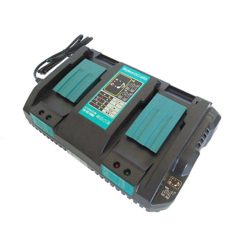 De Vervangende Makita DC18RD 7,2v-18v lader 196933-6 is een zwarte lader met twee poorten met groenblauwe accenten, indicatielampjes, een controlelabel en een netsnoer om twee Makita-gereedschapaccu's tegelijk op te laden - ideaal als vervangende acculader.