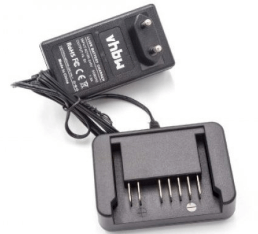 Een zwarte Vervangende Acculader voor Hitachi 14.4V Li-Ion Lader met een afneembare stekker, metalen contactpennen en batterijsleuf, compatibel met BSL 1415, BSL 1430, 329877 accu en Hitachi DS/DV/WH & HiKOKI 14.4V gereedschap; afgebeeld op een witte achtergrond.