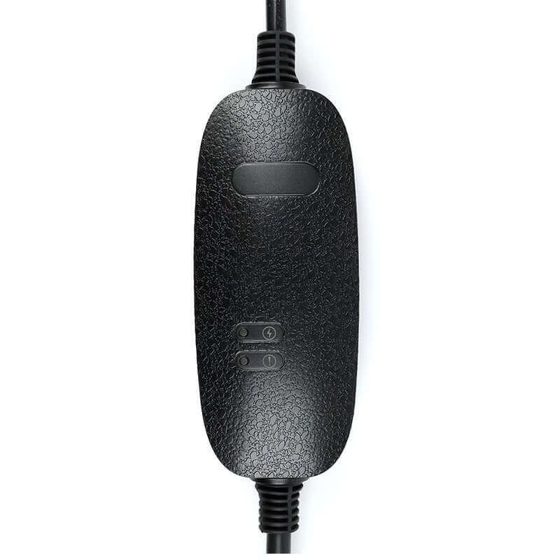 Een close-up van een zwarte, gestructureerde inline schakelaar met twee schroeven en een rechthoekige knop, typisch voor de Thuislader stopcontact zonder display type 2 1-fase 16A 3,6kW 4 meter voor elektrische autokabel.