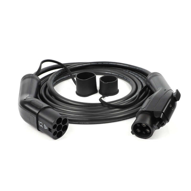 Een opgerolde zwarte Laadkabel voor laadpaal type 1 16A 3,7kW voor elektrische auto is afgebeeld met connectoren en beschermkappen op een witte achtergrond.