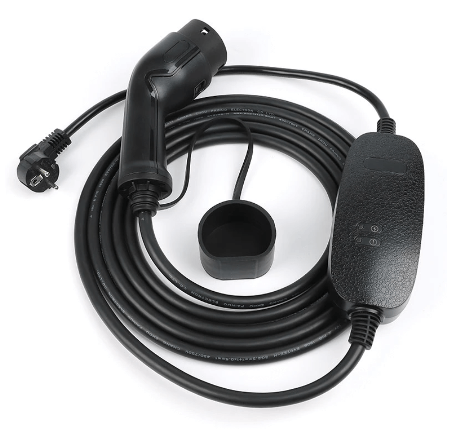 Een Thuislader stopcontact zonder display type 2 1-fase 16A 3,6kW, 4 meter lange zwarte laadkabel met controlebox en standaard stekker, netjes opgerold op een witte achtergrond.