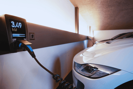 Wat is het verschil tussen een hybride en een elektrische auto?
