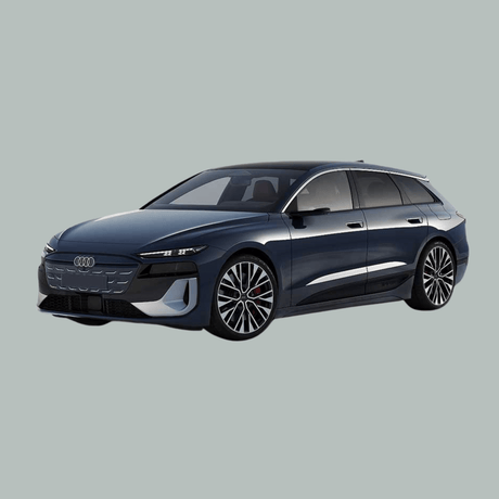 Een strakke, donkerblauwe Audi elektrische wagen met getinte ramen en moderne koplampen, afgebeeld op een effen lichtgrijze achtergrond.