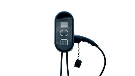 Een zwart oplaadstation voor elektrische voertuigen met een scherm, cirkelvormige indicator, toetsenbord en aangesloten oplaadkabel tegen een witte achtergrond.