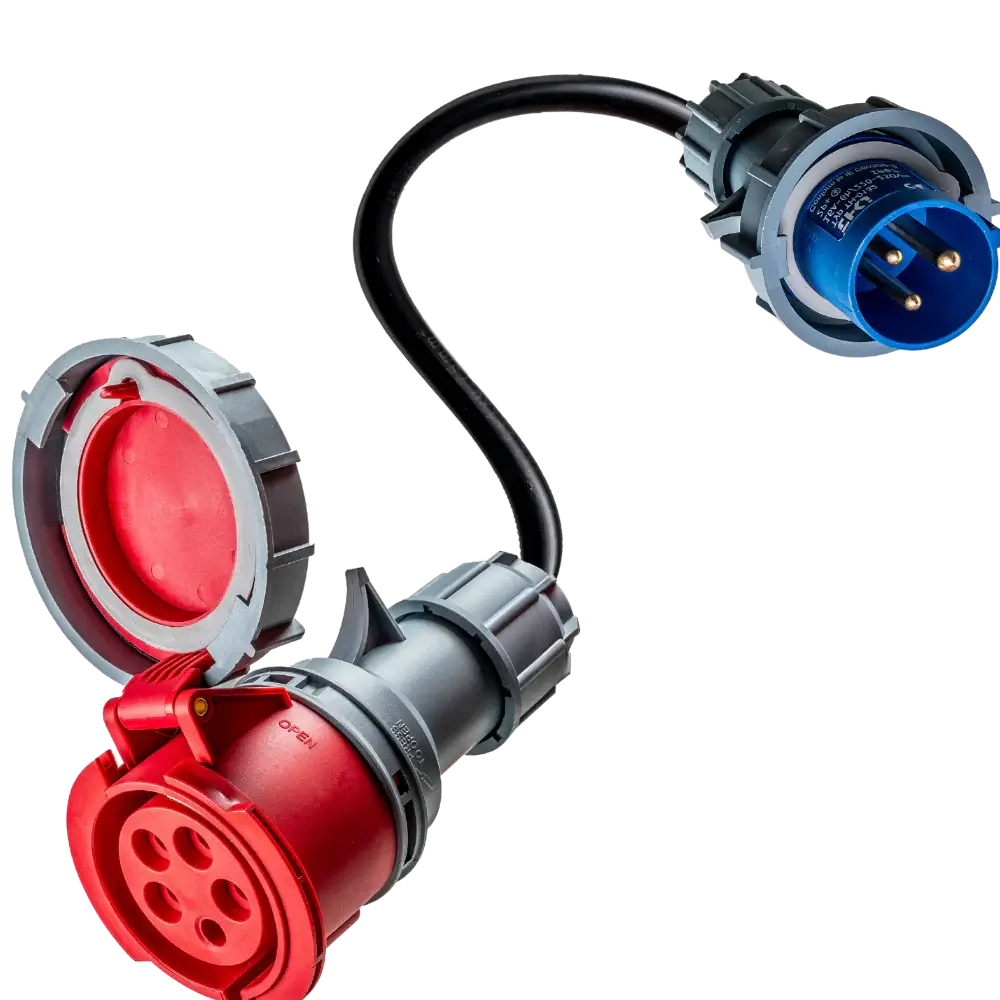 🇳🇱 32A 5-polige CEE naar 16A 3-polige CEE adapter verloopkabel met blauwe driepolige stekker en grote rode industriële 32A naar 16A contrastekker met beschermkap.