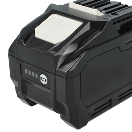 Close-up van een Accu voor Makita gereedschap XGT 40V Li-Ion BL4040B, met de zwarte oplaadbare accu met een wit label, indicatielampjes en een aan/uit-symbool op de zijkant.