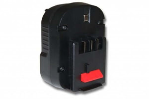 De Accu Black & Decker 18V 3300mAh Ni-MH is een zwarte oplaadbare accu voor elektrisch gereedschap met een rode ontgrendeling en metalen contacten, compatibel als vervangende accu voor Black & Decker 18V gereedschap, afgebeeld op een effen witte achtergrond.