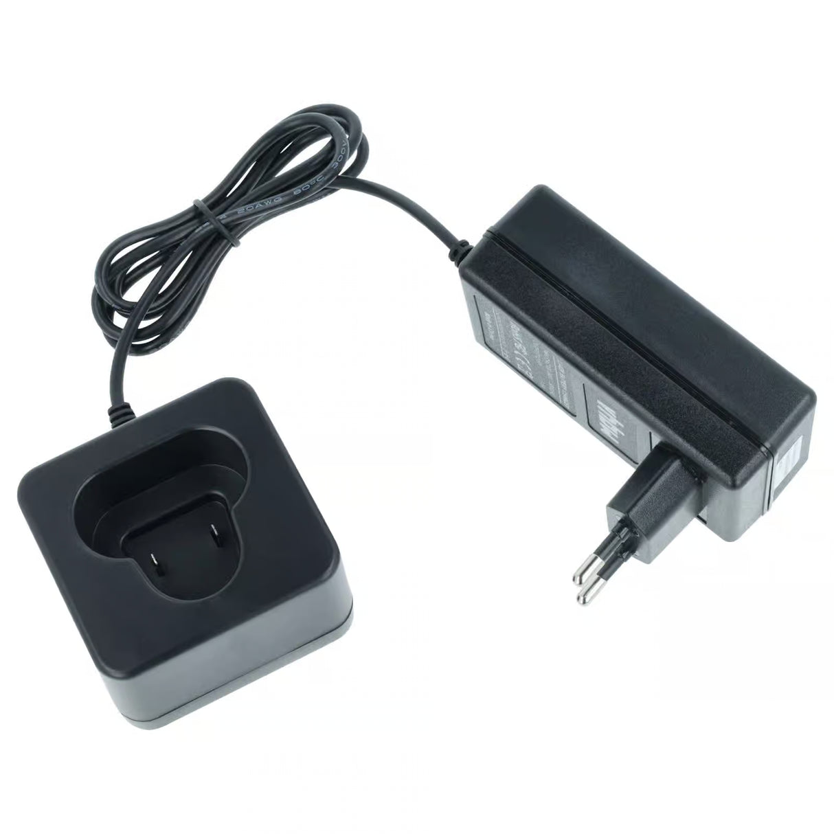 Een Makita Universele G-Serie Acculader 7,2V-18V Li-ion (DC18WA) voor bouwradio's, met een rechthoekige stekker en oplaaddock aangesloten met een kabel, is afgebeeld op een witte achtergrond.