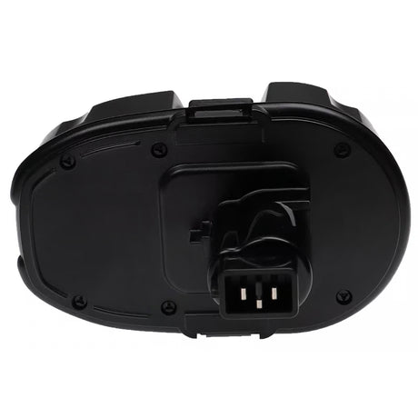 Een zwarte DeWalt 18V Ni-MH accu (vervangt DC9091, DC9096, DE9091, enz.), afgebeeld vanaf de onderkant, met een rechthoekige connector met drie metalen pinnen en schroefgaten. Geschikt voor 18V gereedschap met DE90xx/DW90xx accu.