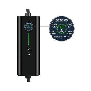 De Mobiele lader Type 2 11 kW 3-fase CEE 16A is een zwarte EV-lader met een display voor spanning, stroom, kWh, temperatuur en timer. Hij heeft groene LED-indicatoren en tiptoetsen op het voorpaneel.