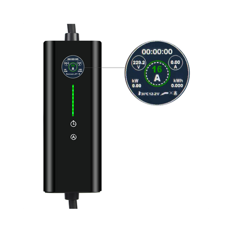 De Mobiele lader Type 2 11 kW 3-fase CEE 16A is een zwarte EV-lader met een display voor spanning, stroom, kWh, temperatuur en timer. Hij heeft groene LED-indicatoren en tiptoetsen op het voorpaneel.
