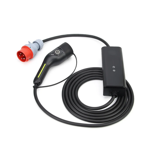 De Mobiele lader Type 2 11 kW 3-fase CEE 16A is een zwarte laadkabel met regelkast, Type 2 connector en rode industriële stekker - perfect voor snel en efficiënt krachtstroom laden op een witte achtergrond.