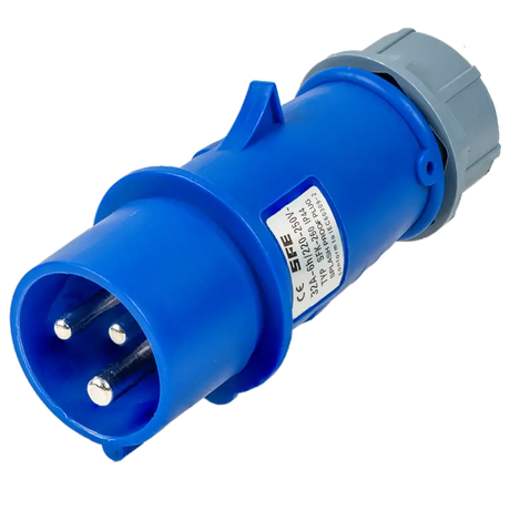 Een blauwe Type 2 CEE 32A Mobiele Laadkabel 1-Fase (7,4kW), met drie pinnen, grijze kap en wit specs label-ideaal voor je elektrische auto-getoond tegen een witte achtergrond. Inclusief 3 jaar garantie | Nederlands product.