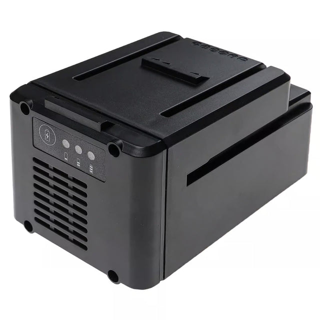 De Worx 40V Accu Li-ion - 2,5Ah (WA3536/WA3555) is een zwarte accu met indicatielampjes en ventilatiesleuven, ontworpen voor gebruik met elektronische apparaten of camera's.