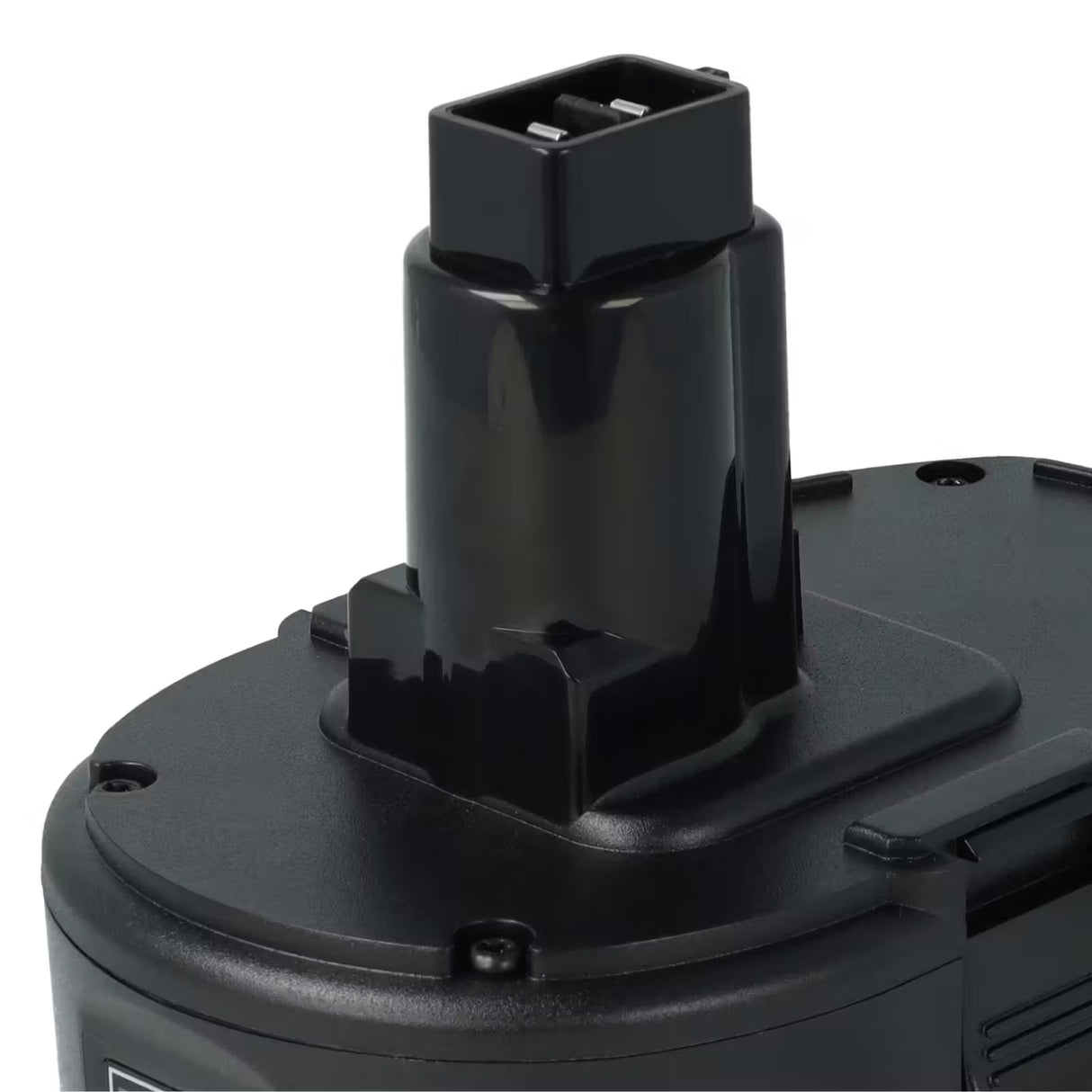 Close-up van de Accu voor DeWALT DC9096 18V gereedschap met een rechthoekige connector, afgebeeld tegen een witte achtergrond. Perfecte vervangende Li-Ion accu, compatibel met DeWALT DC9096 modellen.