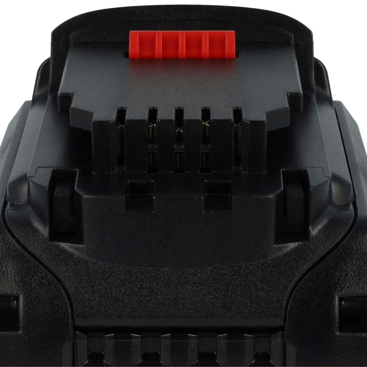 Close-up van een zwarte DCB606 accu voor Dewalt 20V Max met vijf metalen aansluitingen en een rood plastic lipje bovenop, tegen een witte achtergrond.