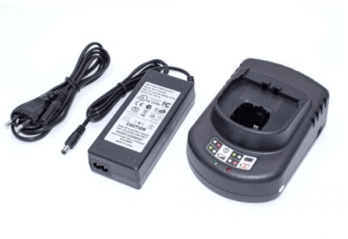 Universele Acculader voor Ryobi 12V-18V met indicatielampjes, inclusief bijpassende adapter en netnoer, geschikt voor Ni-CD/Ni-MH/Li-Ion accu's (BPL1820, P102, P107) en Ryobi ONE+ gereedschap - getoond op witte achtergrond.