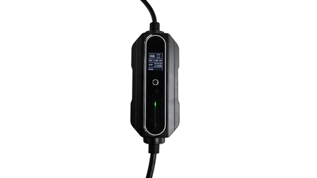 De Thuislader stopcontact type 1 1-fase 6A-16A 1,3kW-3,6kW voor elektrische auto is een zwarte mobiele lader met Type 1-stekker, digitaal display en groene indicatielamp. Het laadvermogen is instelbaar voor flexibel opladen.