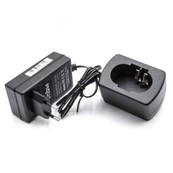 Een Vervangende Acculader voor Hitachi 14,4V Li-ion, compatibel met BCL1415/BCL1430 accu's en geschikt voor DS, DH, DV, WH, WR series gereedschap, ligt met een aparte adapter op een witte achtergrond.