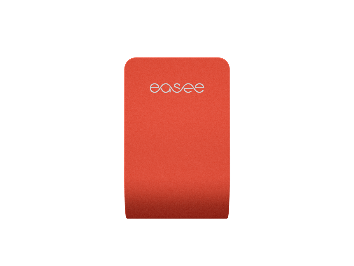 Een rood, rechthoekig apparaat met afgeronde bovenkant is voorzien van het witte Easee-logo en een minimalistisch ontwerp dat goed combineert met de Easee kabelhouder Wit/Rood/Zwart/Chrome, een slanke roestvrijstalen kabelhouder.