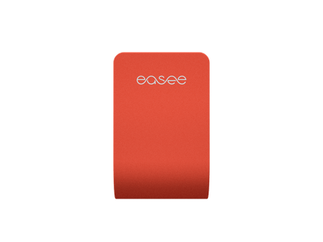 Een rood, rechthoekig apparaat met afgeronde bovenkant is voorzien van het witte Easee-logo en een minimalistisch ontwerp dat goed combineert met de Easee kabelhouder Wit/Rood/Zwart/Chrome, een slanke roestvrijstalen kabelhouder.